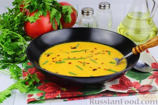 Чечевичный суп-пюре с курицей, помидорами и сладким перцем