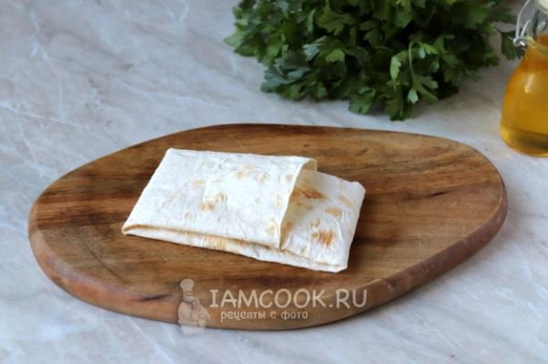 Конвертики из лаваша с плавленым сыром