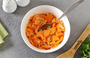 Маринованный лук с морковью быстрого приготовления