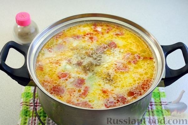Суп с кабачками, болгарским перцем и плавленым сыром
