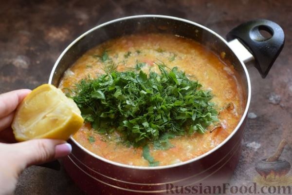 Суп с килькой в томатном соусе, пшеном и яйцами