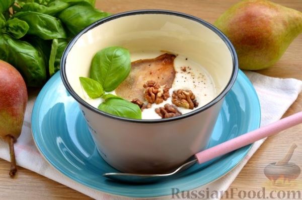 Сырный суп с грушей и грецкими орехами
