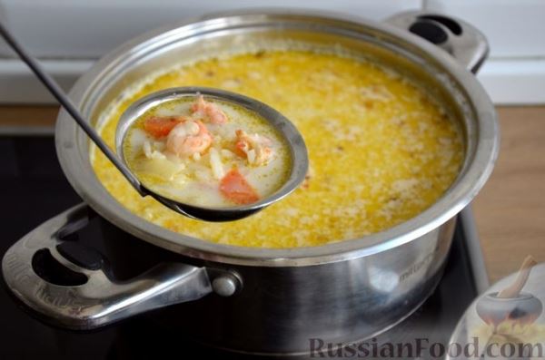 Сырный суп с креветками и рисом