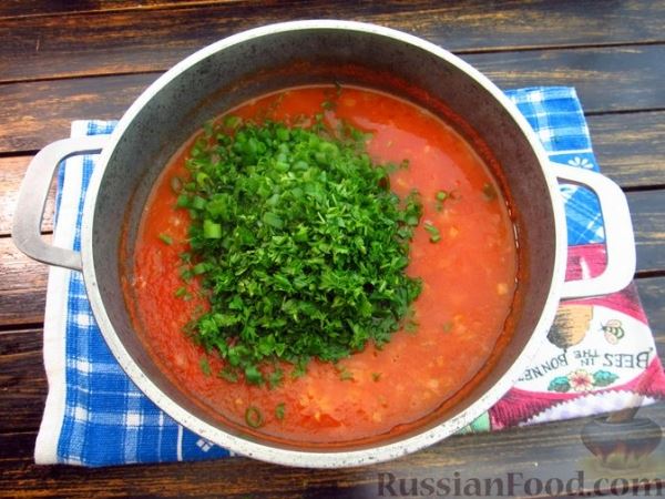 Томатный суп с рисом и зеленью