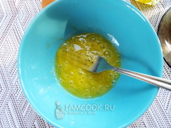 Тортилья с начинкой на сковороде (с яйцом, сыром и помидорами)