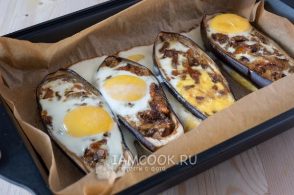 Баклажаны с сыром и яйцом в духовке