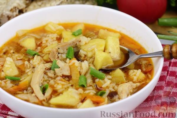 Куриный суп с рисом, яблоками и овощами