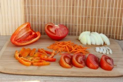 Лечо из помидор с луком, перцем и моркови на зиму