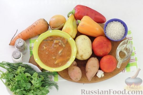 Суп с килькой в томате, рисом, помидорами и сладким перцем